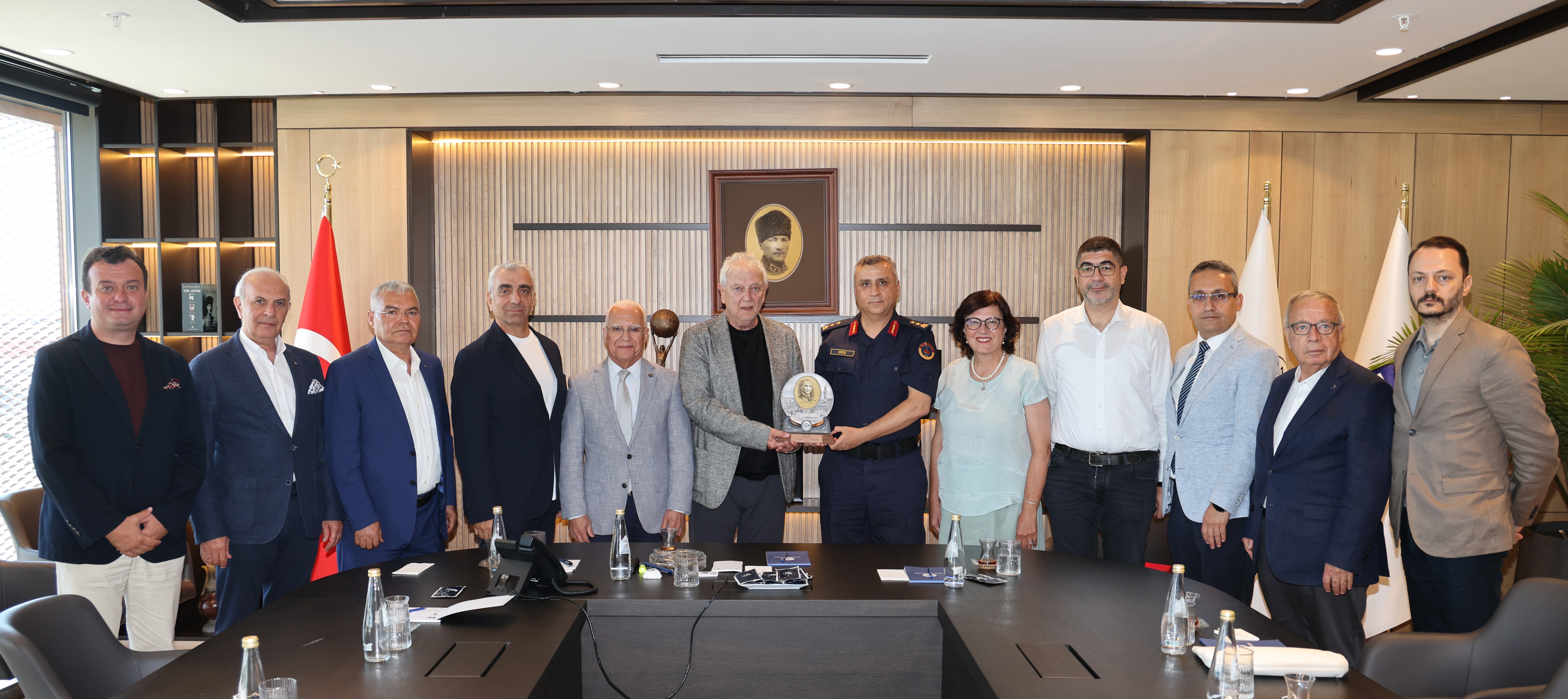İzmir İl Jandarma Komutanı Metin Düz, Yorgancılar'ı ziyaret etti
