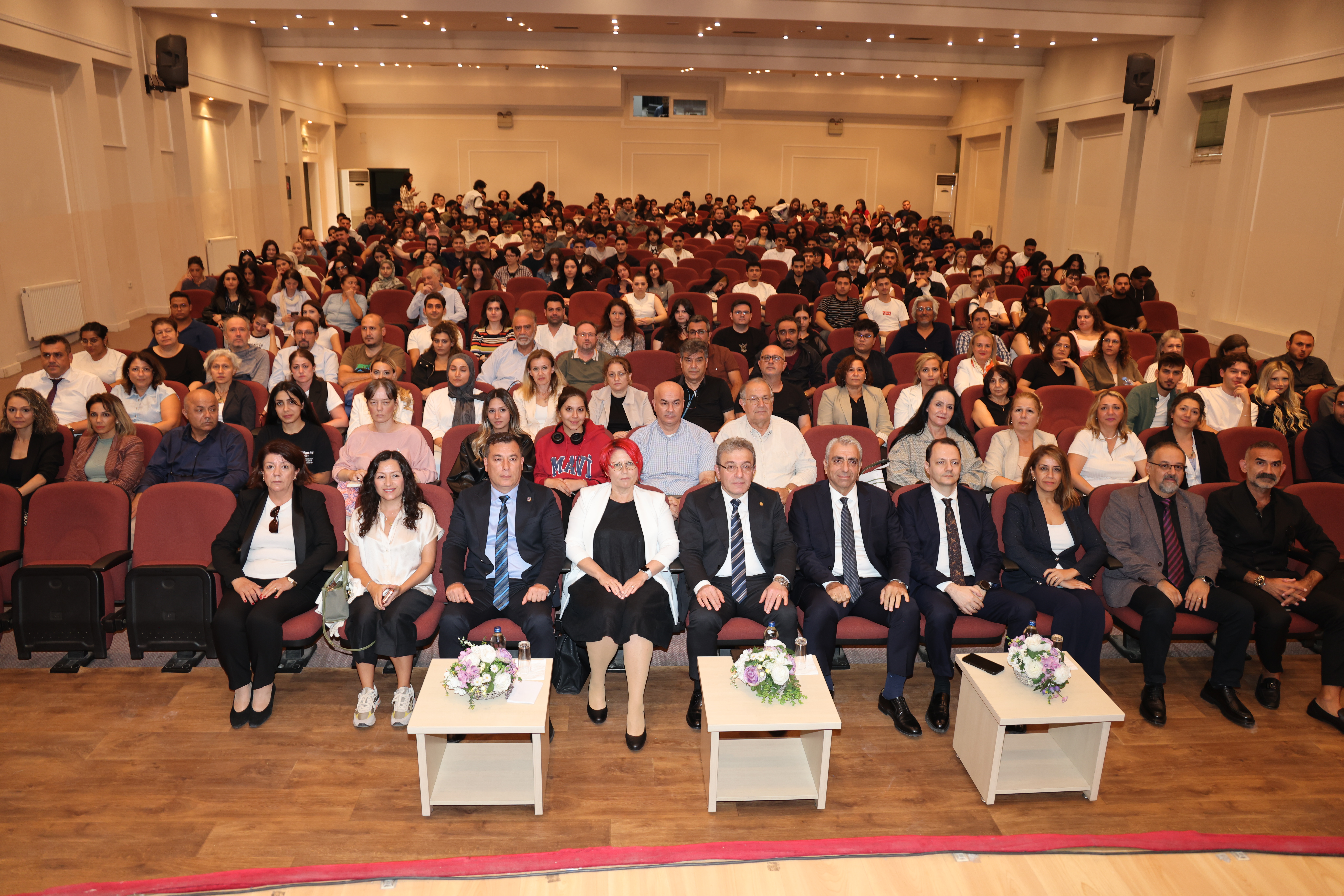 DEÜ İzmir Meslek Yüksekokulu 2026-2027 Akademik Yıl Açılış Töreni Gerçekleştirildi: “En Büyük Sermayeniz Gençliğiniz”
