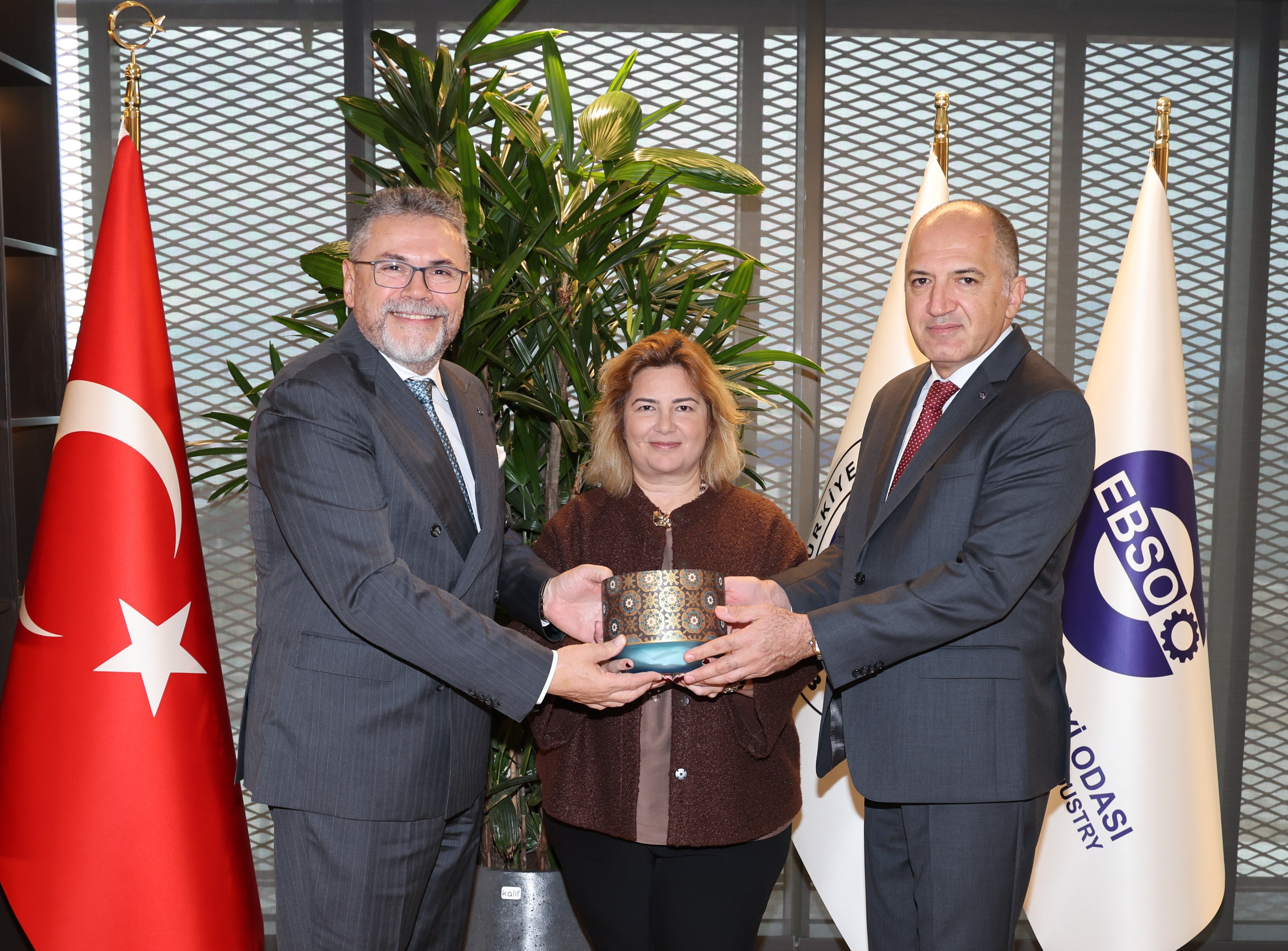 ESİAD Yönetim Kurulu Başkanı Zorlu, Karabağlı ve Aracı'ya Tebrik Ziyaretinde Bulundu