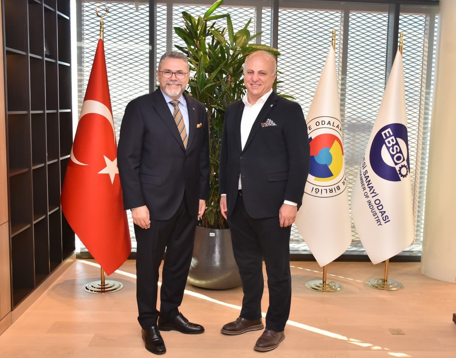 Karabağlı, Doğankoç Grup Yönetim Kurulu Başkanı Kenan Doğan'ı Kabul Etti
