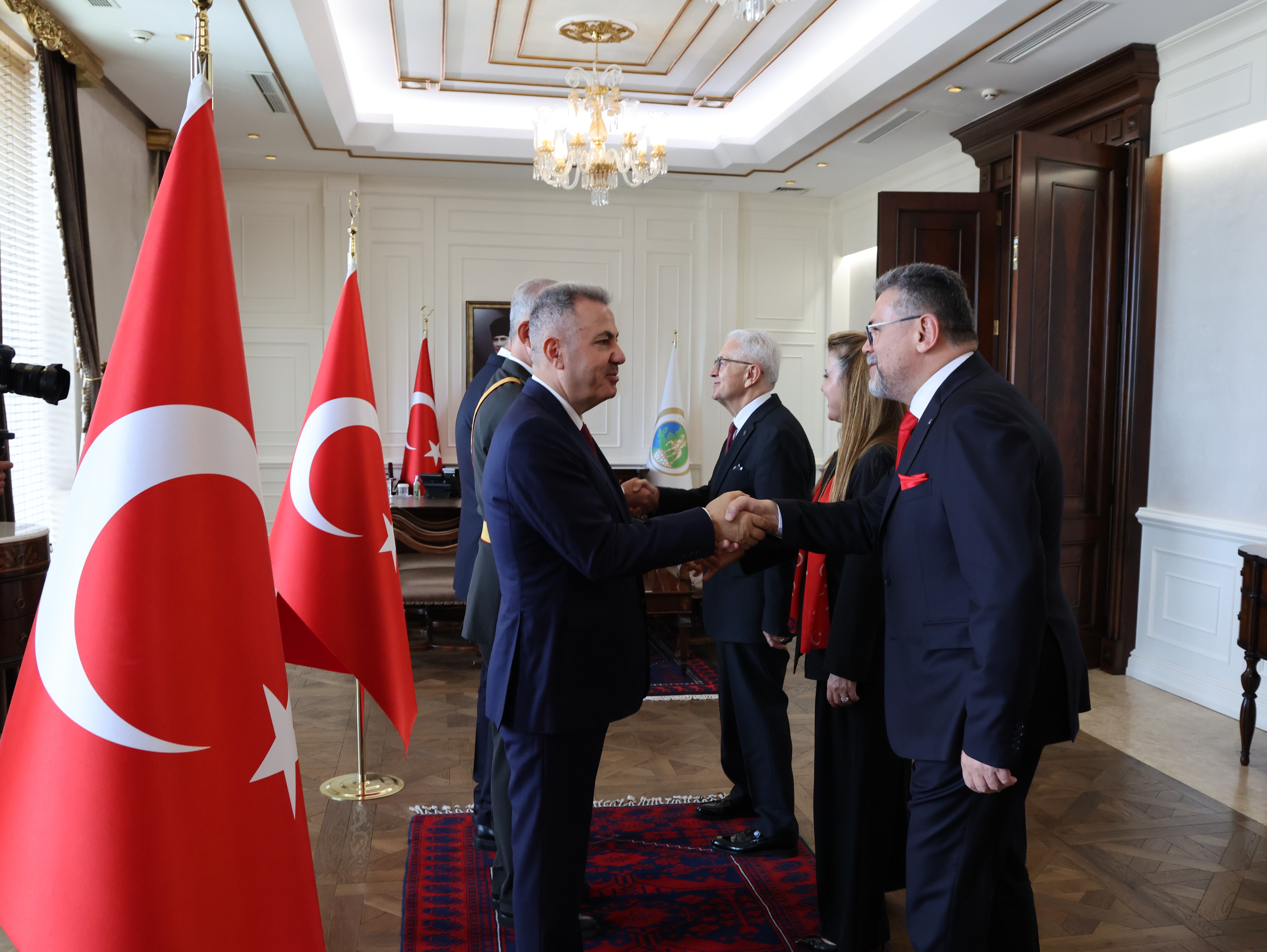 Karabağlı ve Aracı, T.C. İzmir Valiliği’nde Düzenlenen Tebrikat Törenine Katıldı