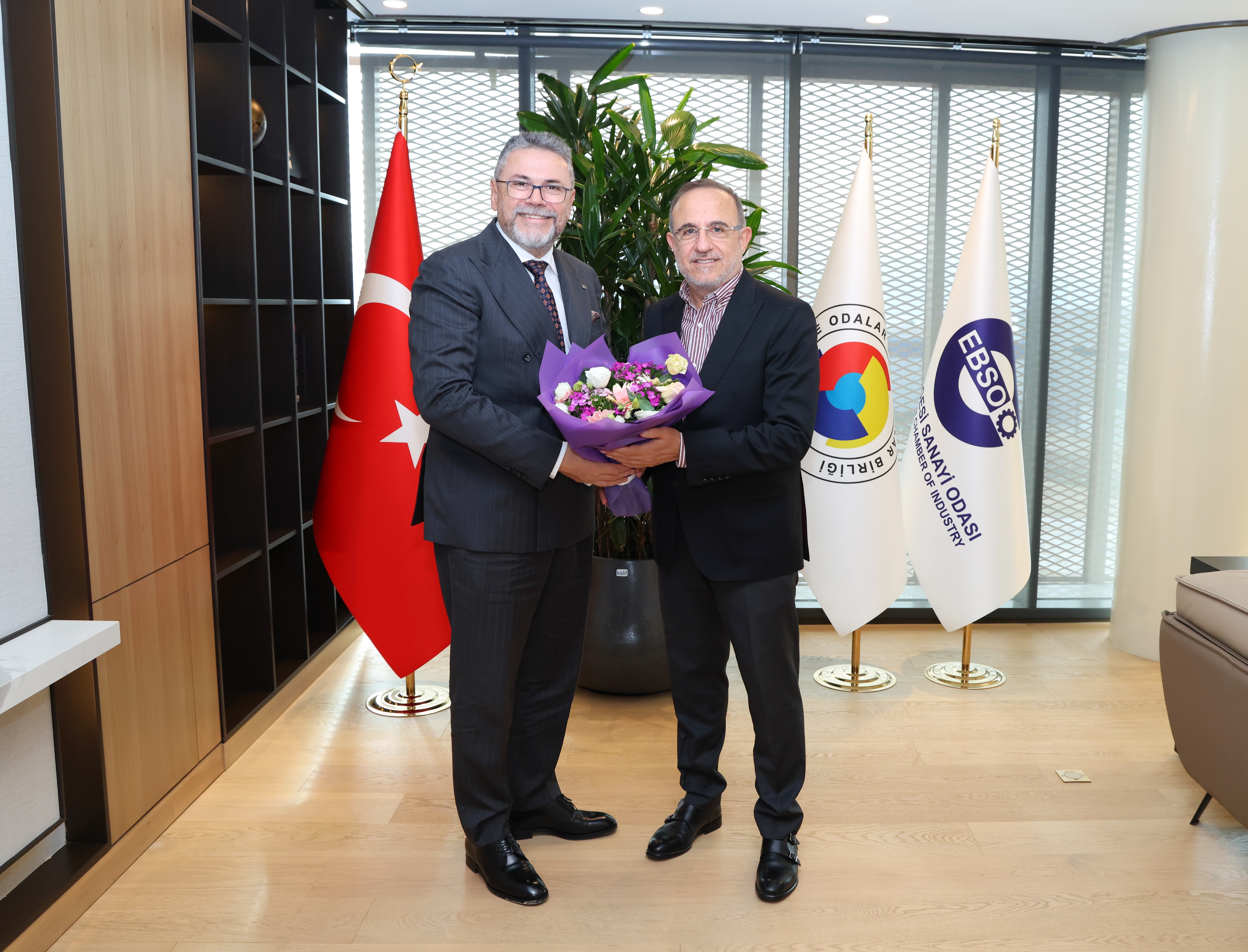 Sürekli’den Karabağlı’ya Tebrik Ziyareti